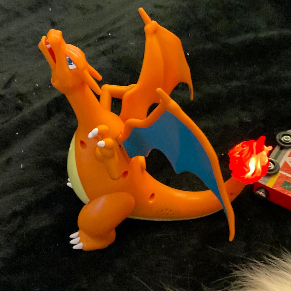 Pokemon 8 inch Charizard Action Figure 2022 Jazwares Flame and Flight Deluxe